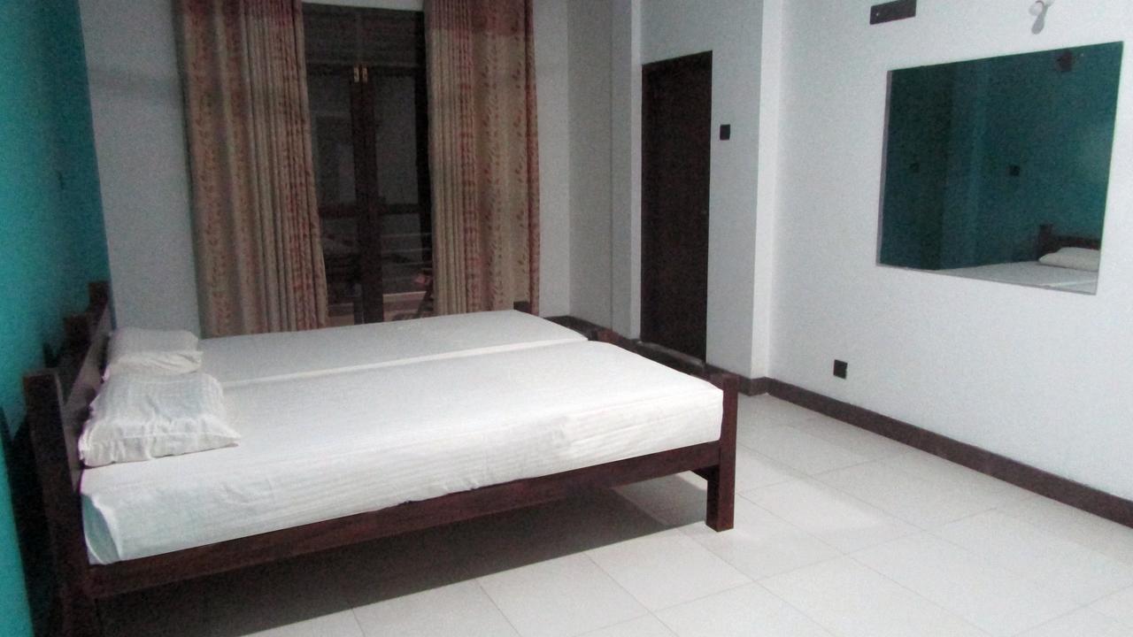 Soul Surfer - Weligama Hostel Kültér fotó