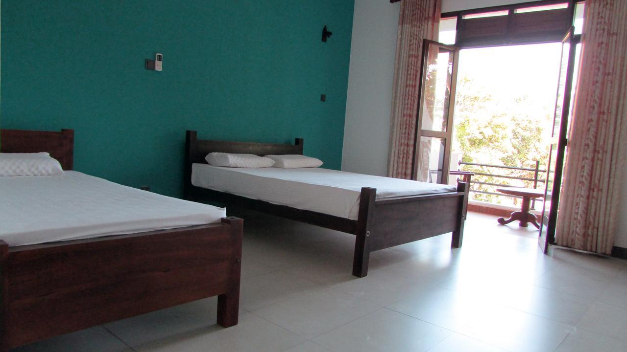 Soul Surfer - Weligama Hostel Kültér fotó